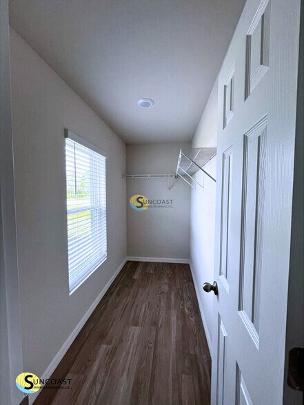 Building Photo - 353 Reeves St