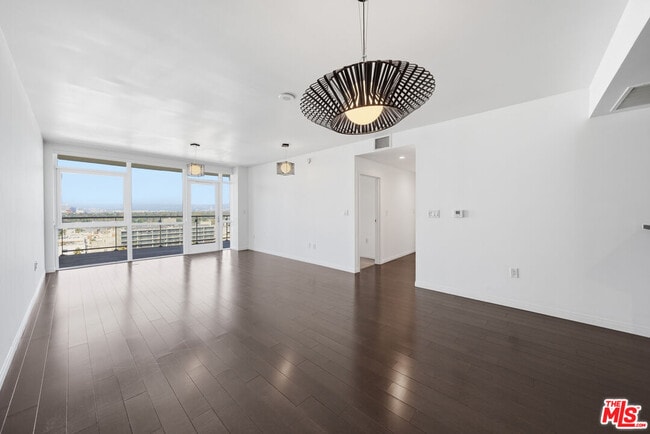 Building Photo - 3785 Wilshire Blvd