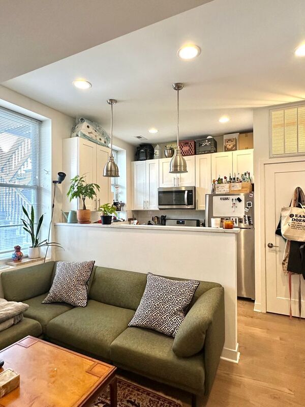 Building Photo - 1520 W 18th Pl