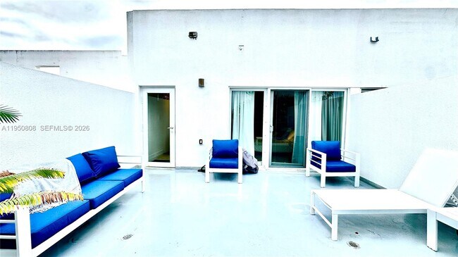 Building Photo - 814 NE 19th Ave