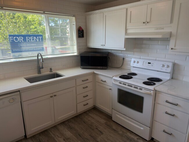 Building Photo - 2327 Sam Parrett Dr