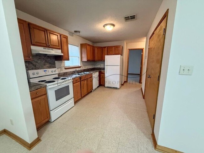 Building Photo - 2208 N Malcolm St