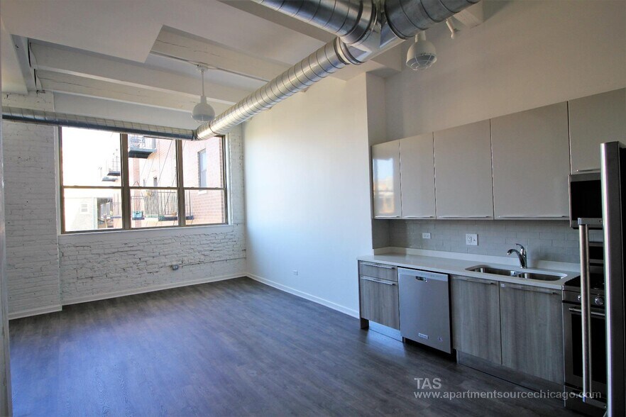 Building Photo - 932 W Dakin St