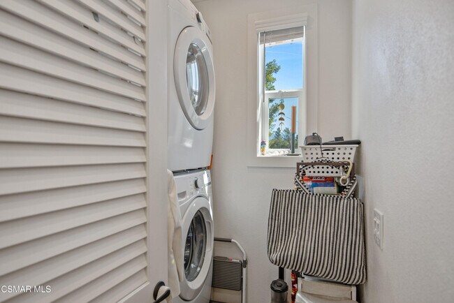 Building Photo - 313 Raymond St