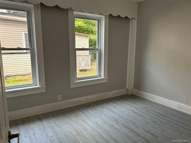 Building Photo - 404-452 NY-52