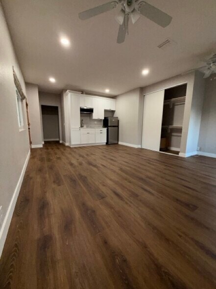 Building Photo - 2270 Prince Albert Dr