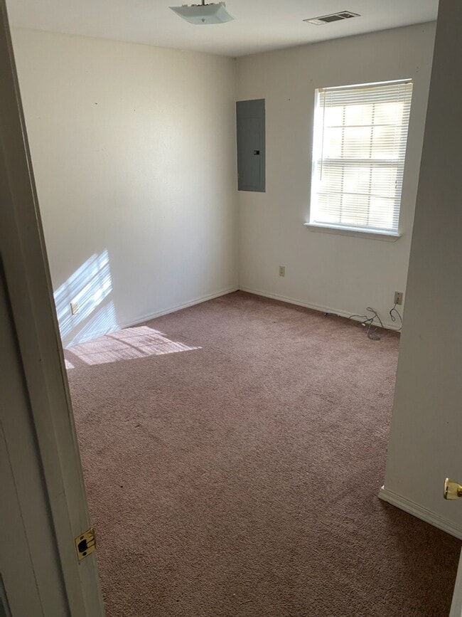 Building Photo - 314 S Adams St