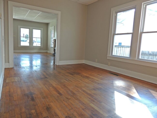 Building Photo - Two bedroom, one bath home is South Knoxville