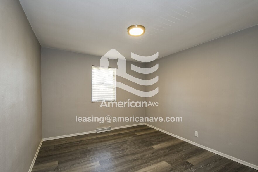 Building Photo - 630 W Adams St