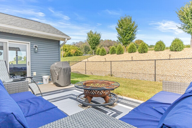 Building Photo - 898 Brentwood Cir