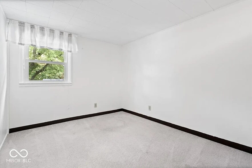 Building Photo - 636 S Broadway St