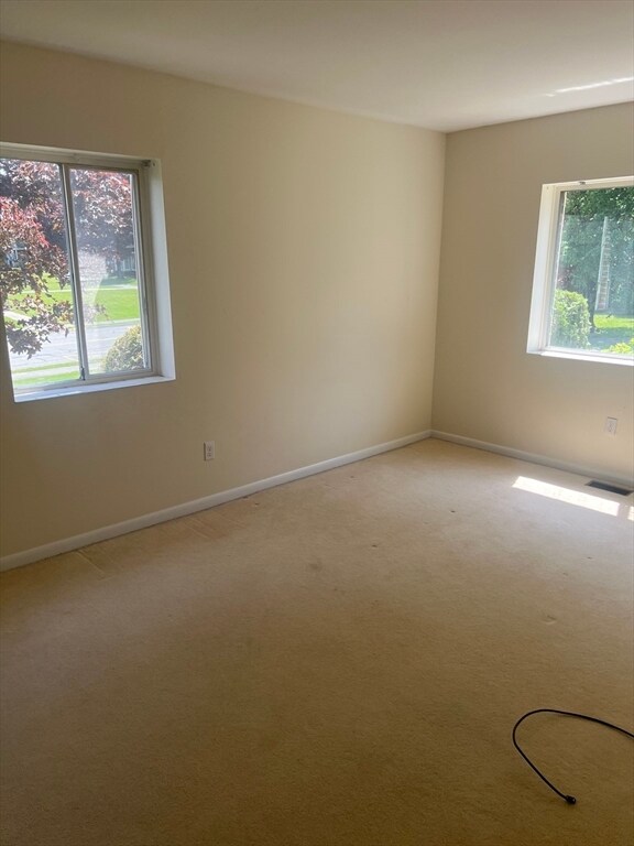 Building Photo - 10 Bayberry Dr