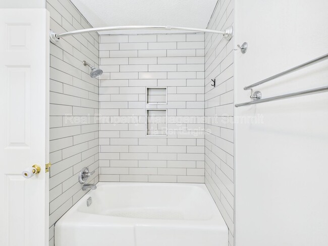 Building Photo - 1233 Pinehurst Rd