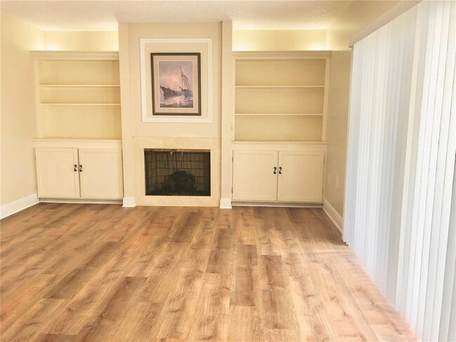 Building Photo - 714 7th Ct