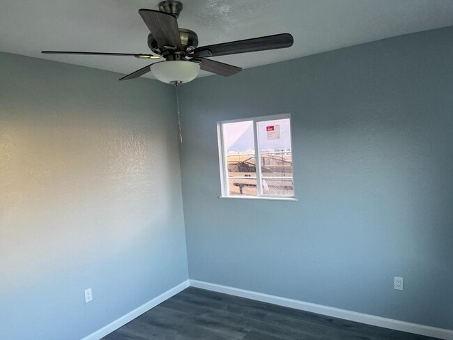 Building Photo - 392 N Ferger Ave