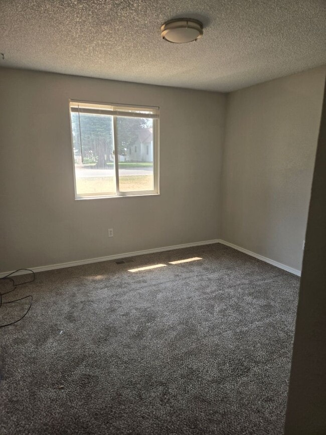Building Photo - 901-903 E Timber Ln