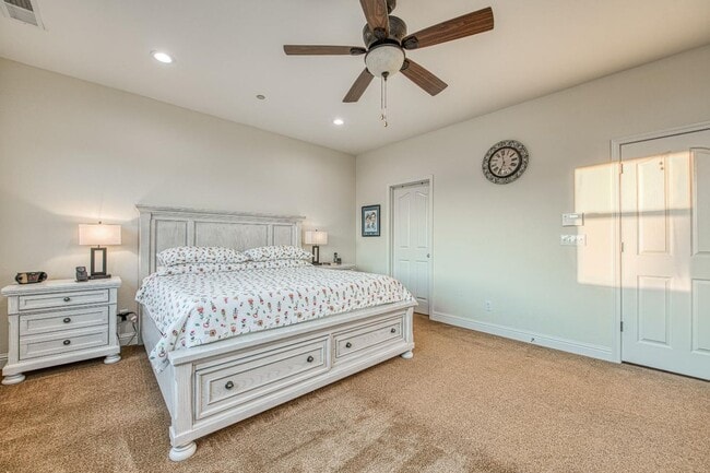 Building Photo - 10509 N Sierra Vista Ave