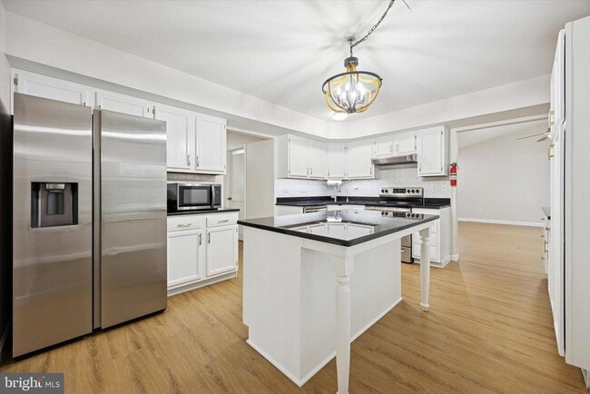 Building Photo - 21 Parc Ridge Dr