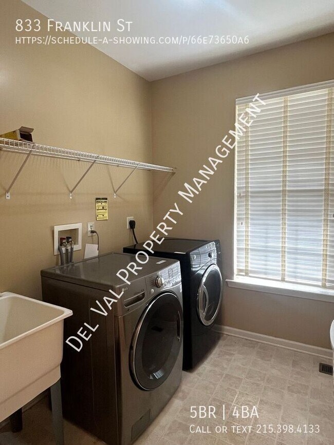 Building Photo - 833 Franklin St