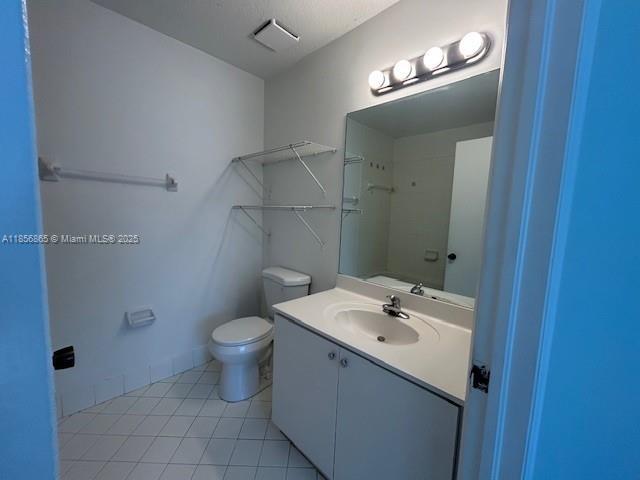 Building Photo - 925 NE 34th Ave