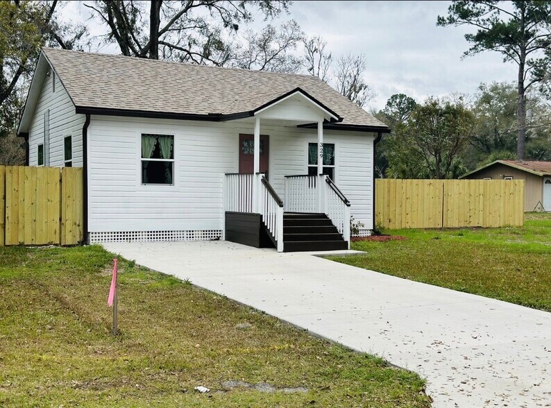 Building Photo - 329 NE 2nd St