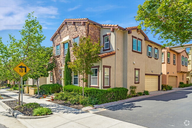 Building Photo - 3343 Vittoria Loop