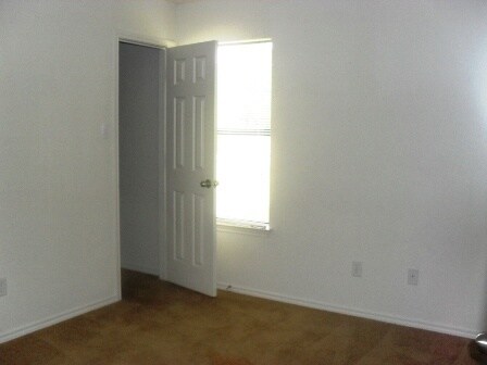 Building Photo - 2702 Ashley Dr