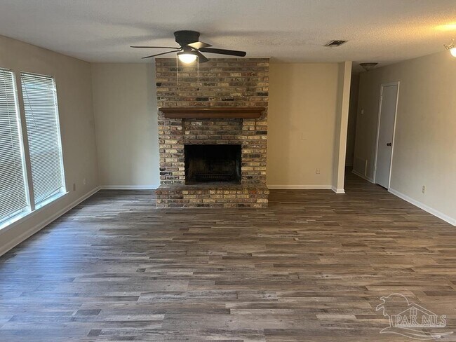 Building Photo - 4050 Claiborne Cir