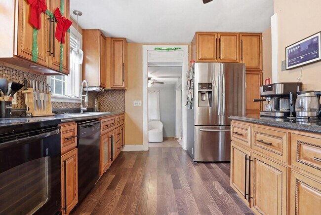 Building Photo - 3015 N 5th St