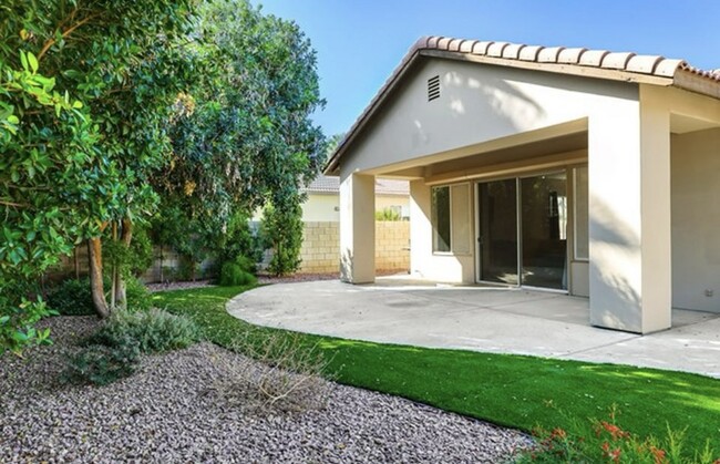 Building Photo - 43468 Amaryllis Way