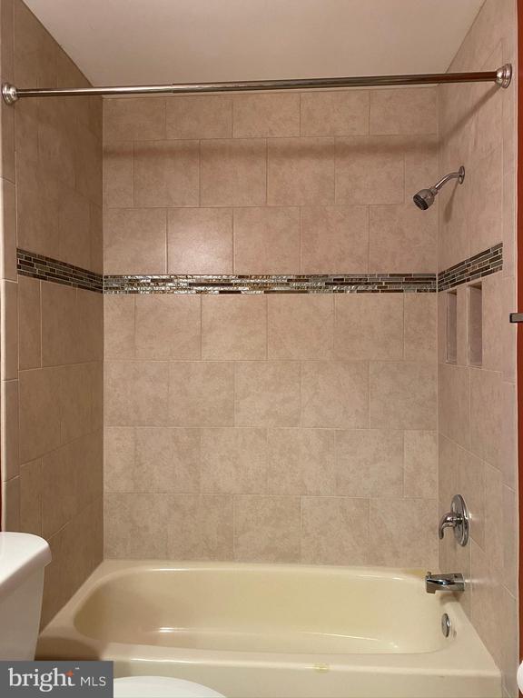 Building Photo - 7684 Green Garland Dr