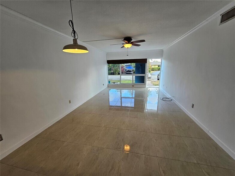 Building Photo - 733 NW 30th Ct