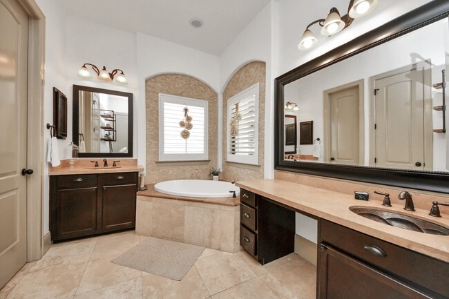 Building Photo - 1141 W 23rd St