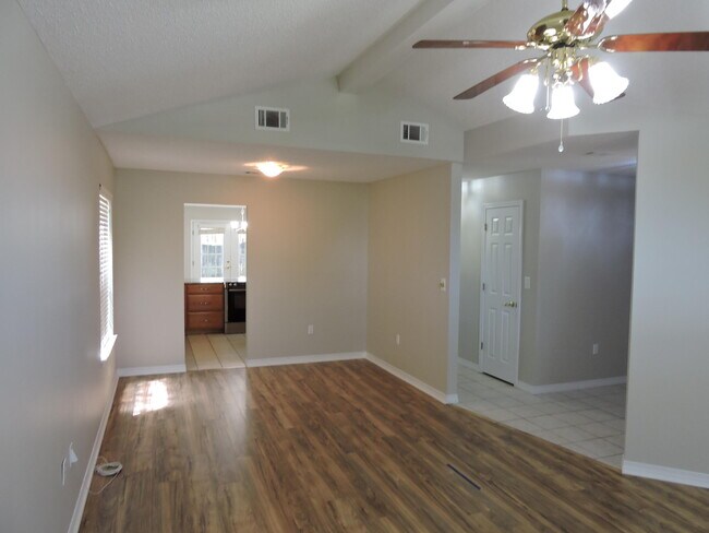 Building Photo - 2800 Wilson Ln