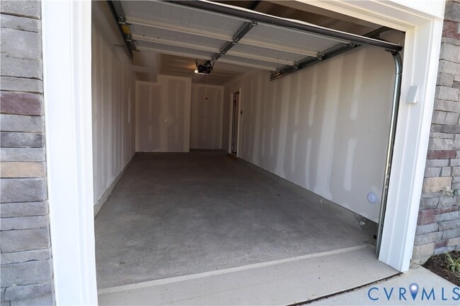 Building Photo - 419 Burden Dr