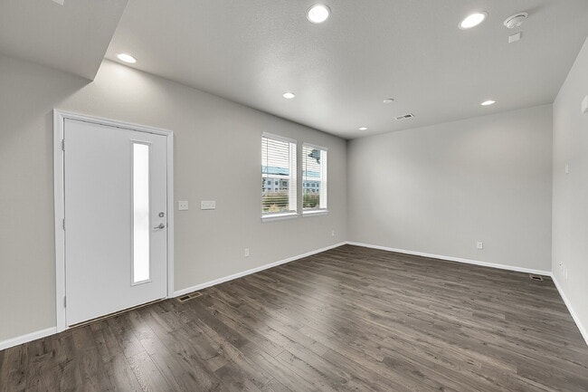 Building Photo - $2,295.00, 2 bed, 2.5 bath located in Denver