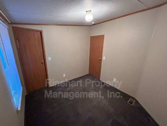 Building Photo - 5035 Park Creek Dr