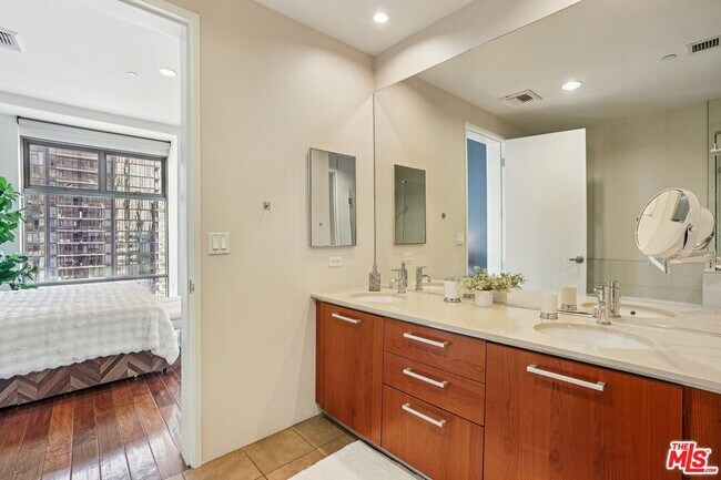 Building Photo - 801 S Grand Ave