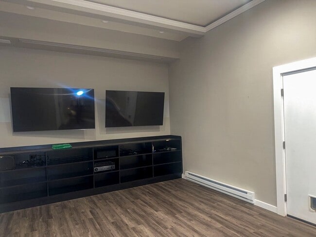 Building Photo - Pet-Friendly AMAZING Home Close To Town, Y...