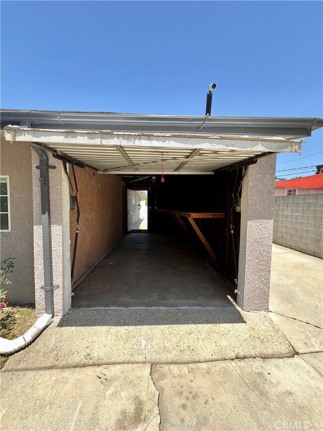 Building Photo - 12987 Correnti St