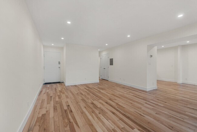 Building Photo - Coming Soon! Waterfront Living in Eastport – Renovated Condo in Severn House