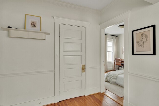 Building Photo - 266 Belmont St