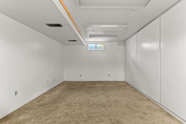 Building Photo - 9877 SE 33rd Ave