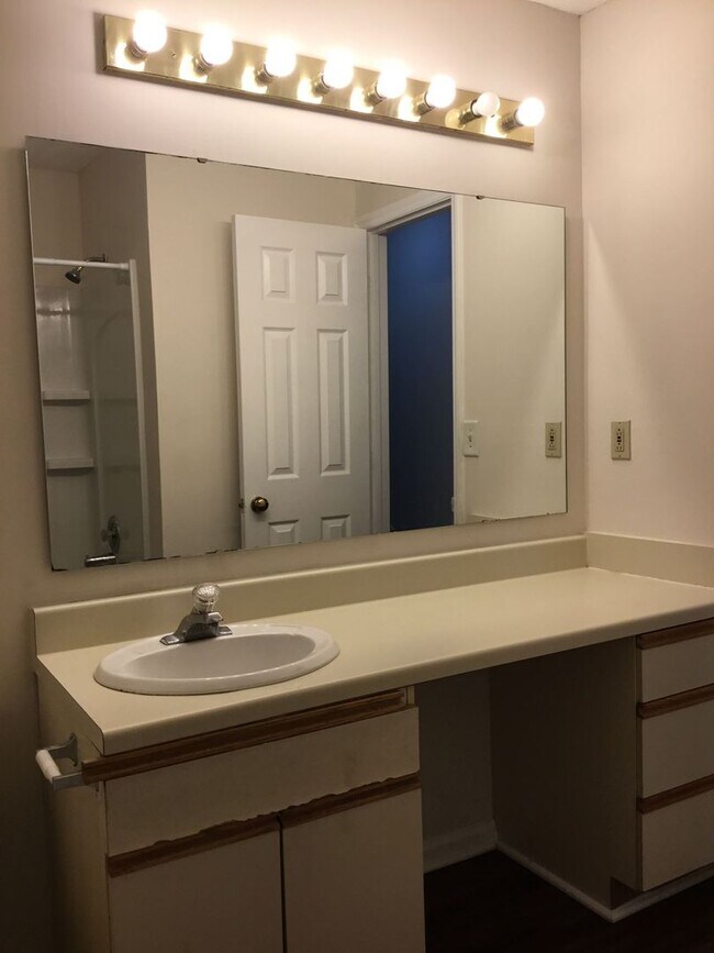 Building Photo - Located in Hunters Chase - 2 BR/2 BA w/ Fi...