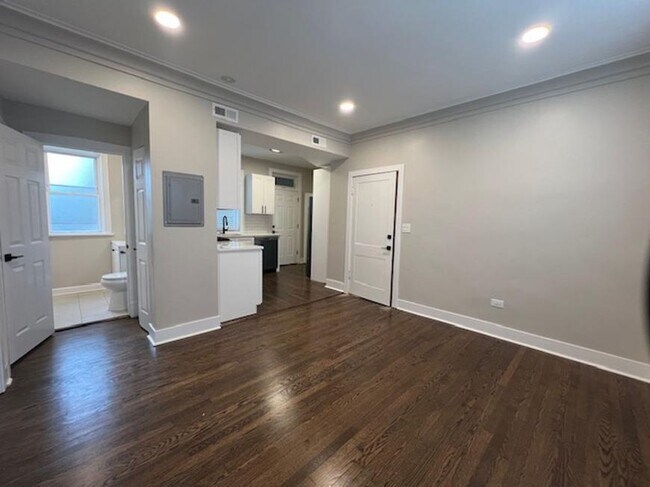 Primary Photo - 2 bedroom in Chicago IL 60647