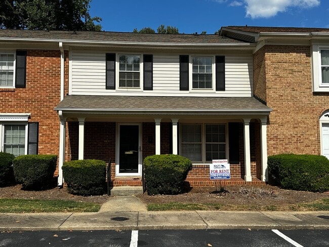 Primary Photo - NOW AVAILABLE! Luxurious Town home in Nort...