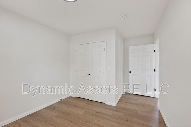 Building Photo - 542 E 23rd St