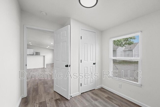 Building Photo - 403 N Walnut St