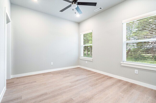 Building Photo - 276 N Hunter St