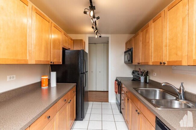 Building Photo - 2 bedroom in Chicago IL 60613